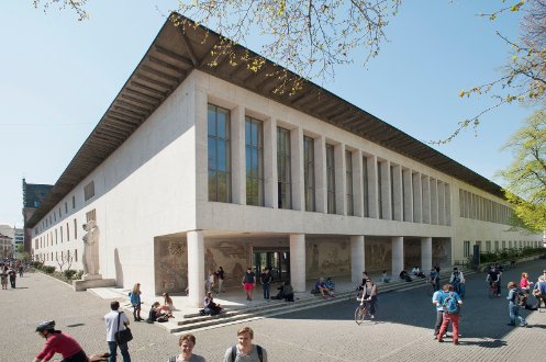 Blick aufs Gebäude der Universität Basel